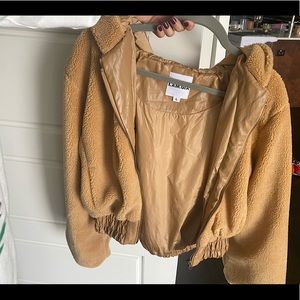 I am gia jacket. Size l fits m-l.